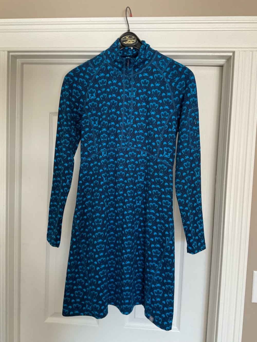 Title Nine brand. Blue Patterned Long Sleeve Zip-Front Women’s Dress